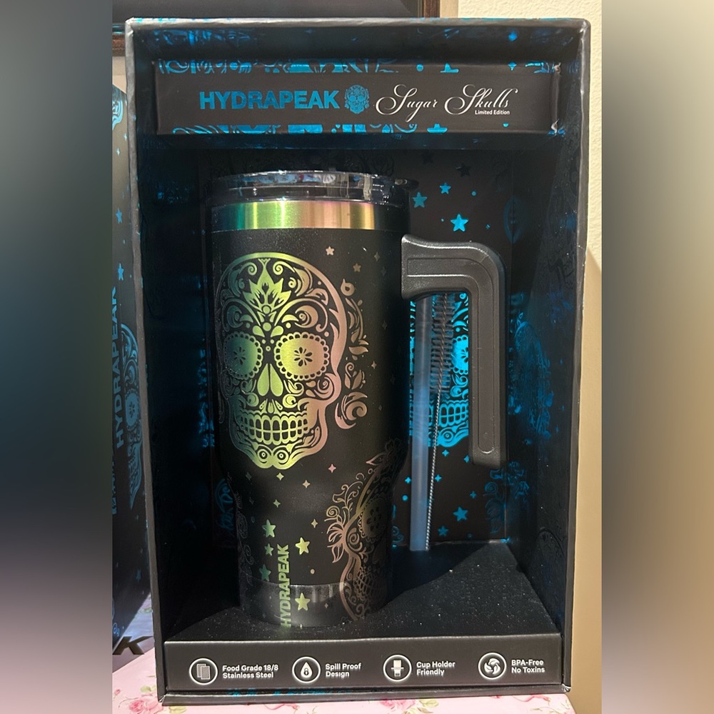 NWT Hydrapeak Sugar Skulls Limited Edition Tumbler (32oz)